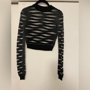 Etiquette long sleeve crop top